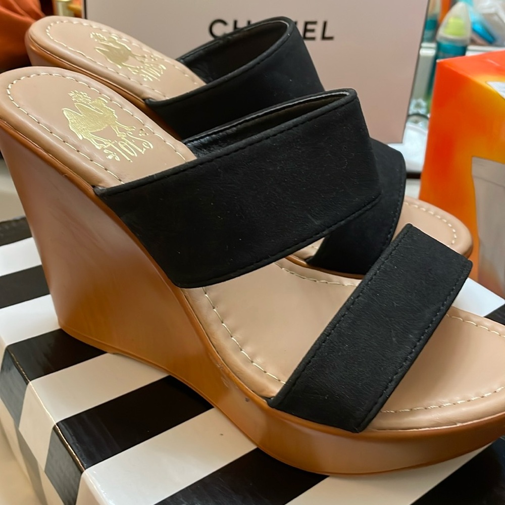 New Wedges black straps